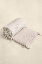 Cargar imagen en el visor de la galería, Chichonera Rayas Beige