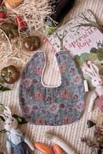 Charger l'image dans la galerie, Bavoir Vancouver